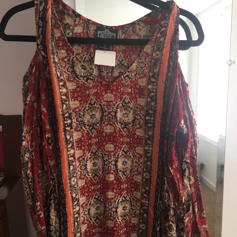 Angie Cut out shirt size L